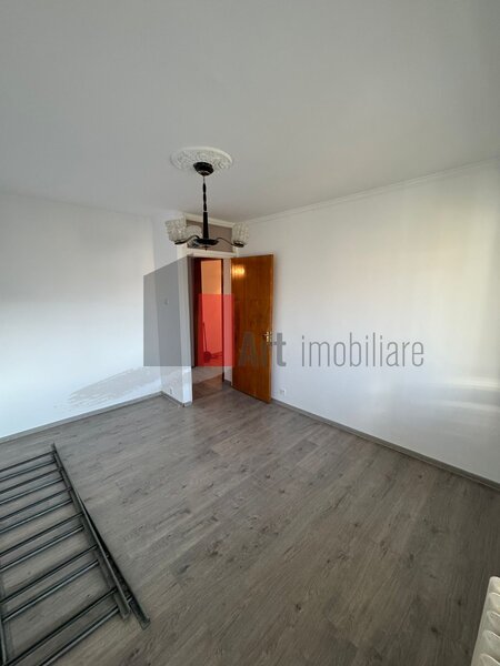 Sector 4, de vanzare apartament 3 camere,