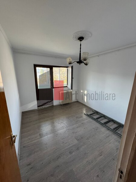 Sector 4, de vanzare apartament 3 camere,